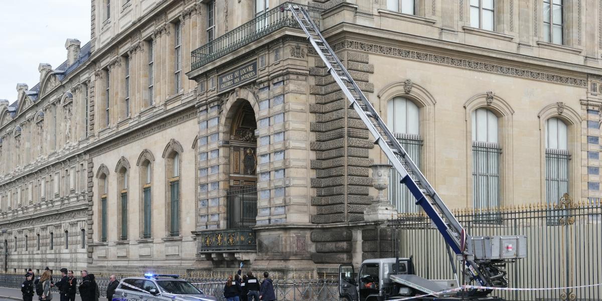 Liberan sin cargos a un sospechoso del robo en el Louvre, pero e ...