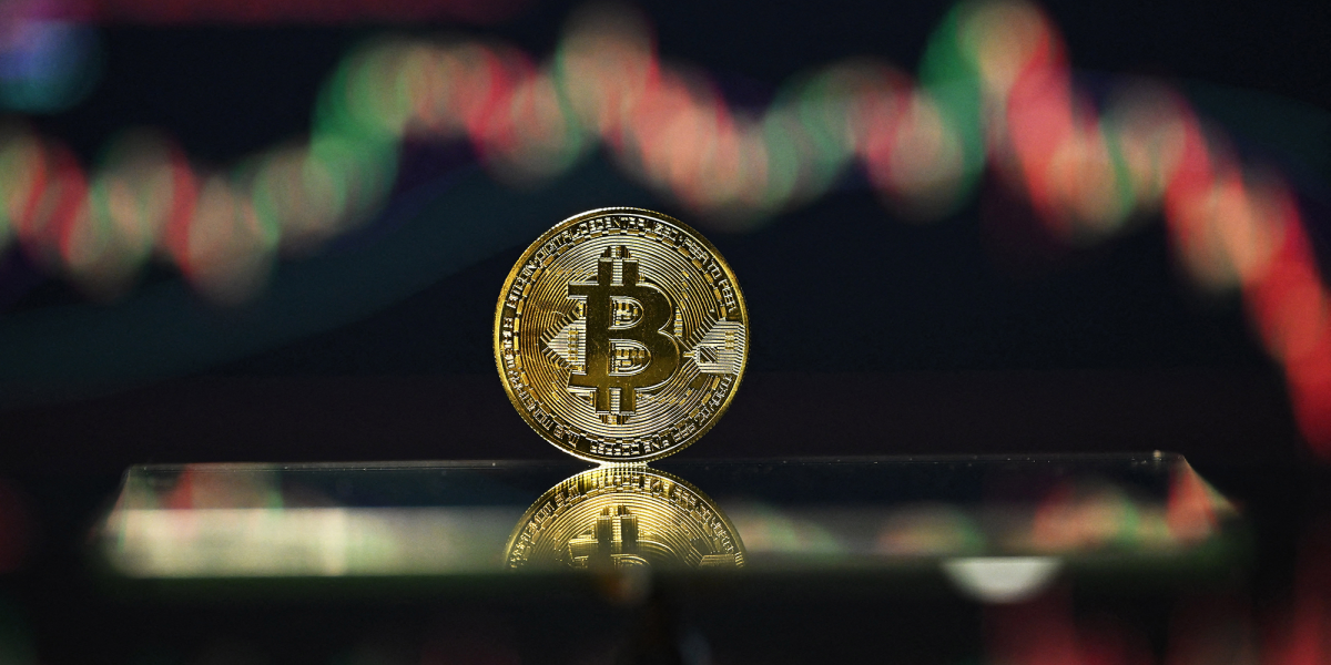 ビットコインは価値の15％を失い、66,995ドルで売却される