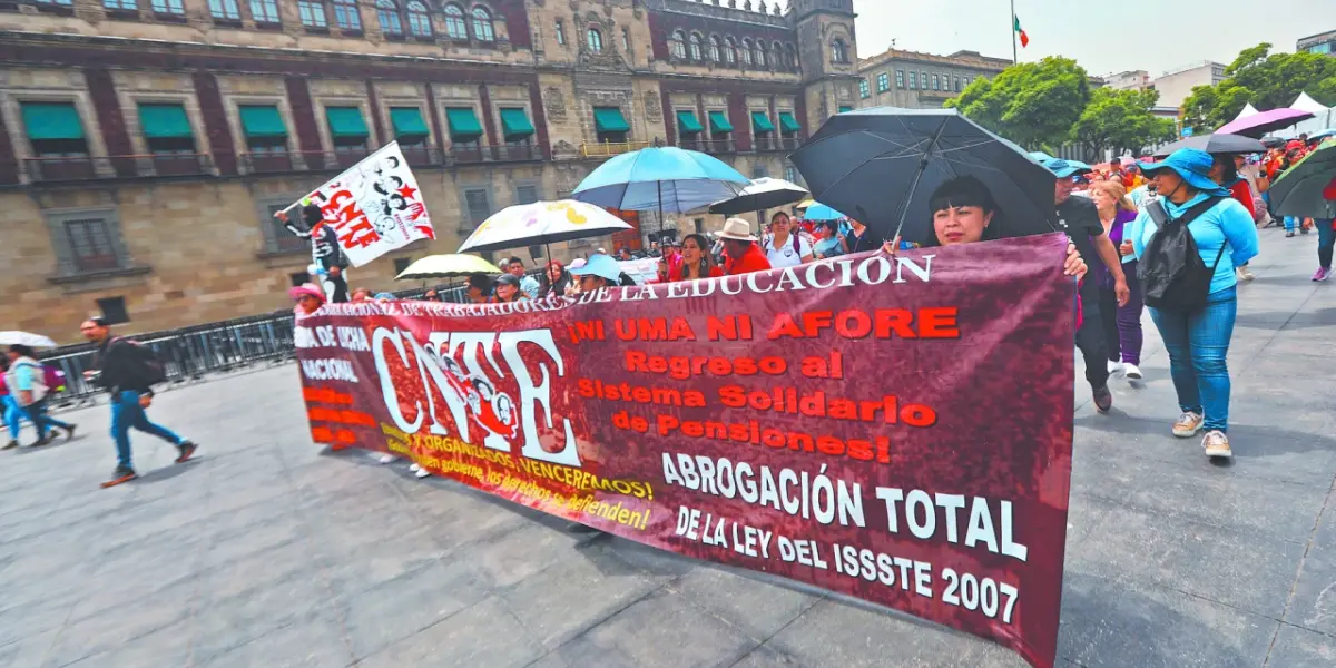 CNTE inicia paro nacional de 72 horas y marcha en CDMX: Reforma, Centro ...