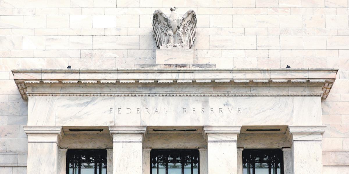 Fed decidirá tasas el miércoles con 66% de probabilidad de pausa en 3.50-3.75% pero riesgo de alza por inflación energét