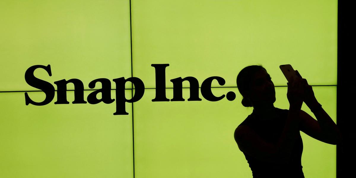 Snap alcanza los 971 millones de usuarios mensuales activos; lanzará sus gafas Specs en septiembre