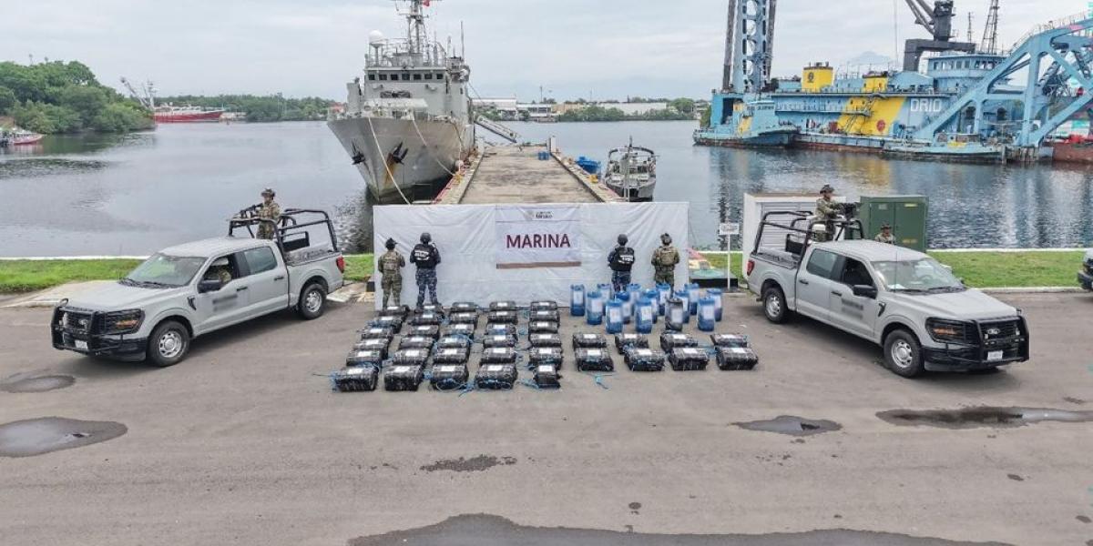 Marina asegura más de una tonelada de cocaína y 840 litros de combustible en Chiapas