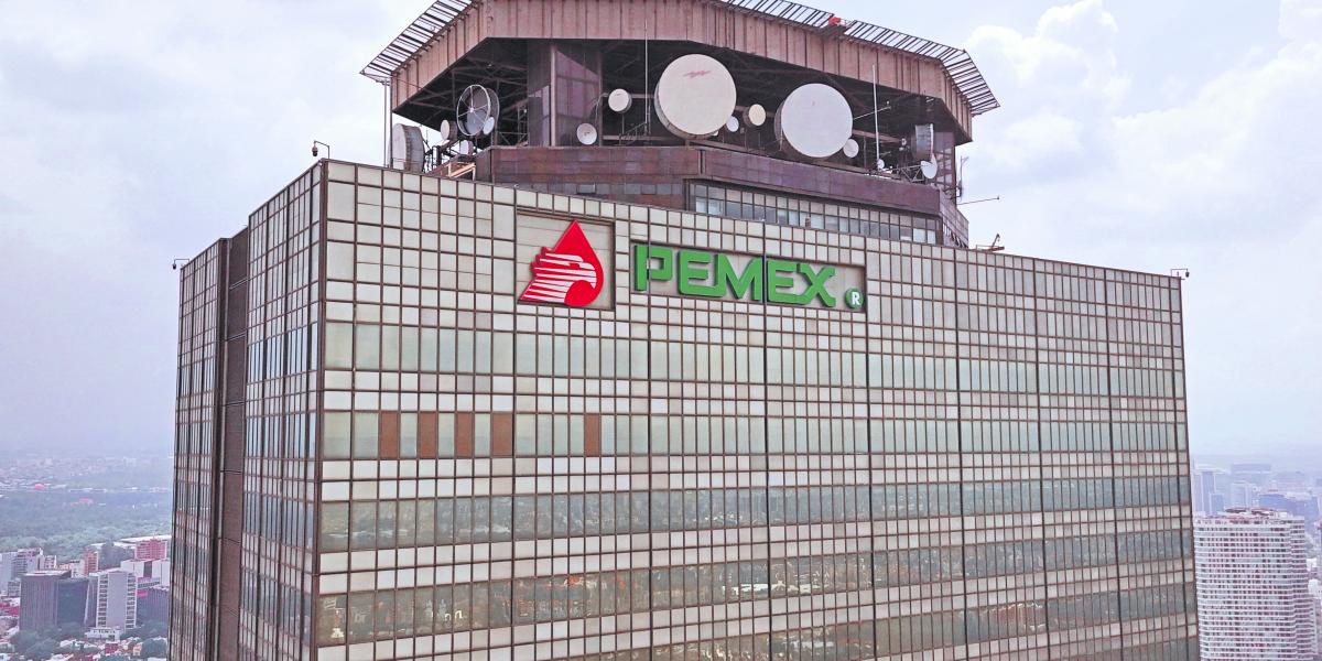 Pemex atiende incendio provocado por tormenta eléctrica en Terminal de ...