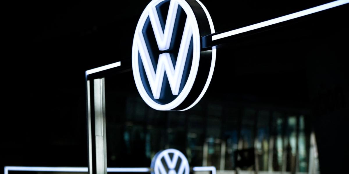 Early Volkswagen Mexico vote count favors wage deal after two rejections
