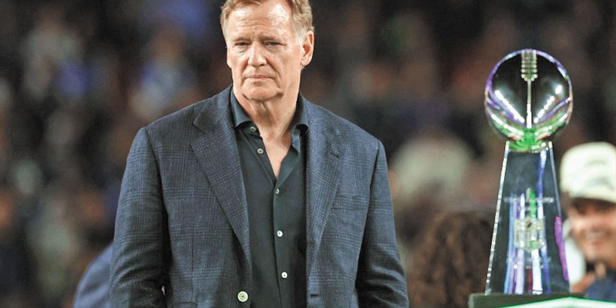 Por WhatsApp por Twitter por Facebook por Linkedin El comité de compensación de la NFL aprobó una extensión de contrato de cuatro años para Roger