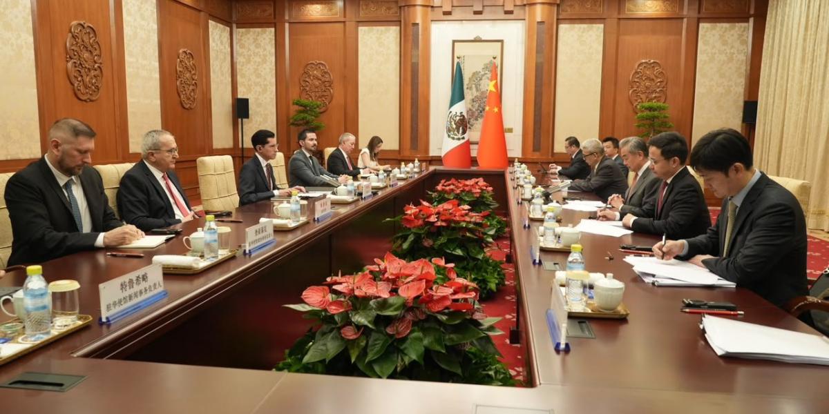 Las relaciones entre China y México no están dirigidas contra ningún tercero: Canciller Wang Yi