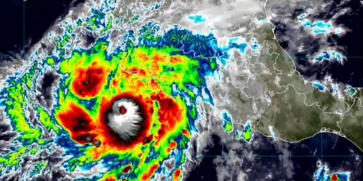 Hurricane Simon was expected to make landfall on Sunday