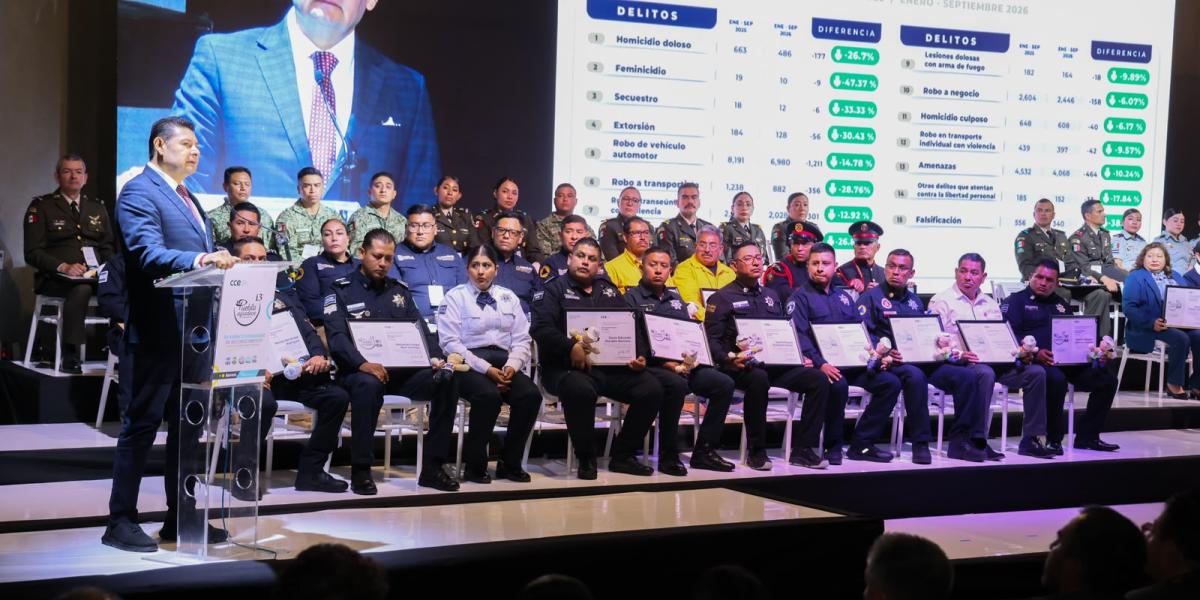 Puebla honors public safety workers and proposes housing reform