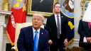 Donald Trump, presidente de Estados Unidos, acompañado de Mike Waltz en la Casa Blanca.