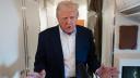 El presidente de Estados Unidos, Donald Trump, habla con los medios a bordo del Air Force One.