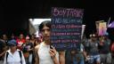 Miembros de la comunidad LGBTIQ participan en una marcha exigiendo una Ley de Identidad de Género en el Día Internacional contra la Homofobia, la Transfobia y la Bifobia.