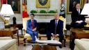 El presidente Donald Trump recibió al primer ministro canadiense Justin Trudeau en la Oficina Oval para hablar sobre los avances del T-MEC. Foto: AFP