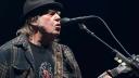 El músico canadiense Neil Young ha anunciado que realizará pequeñas transmisiones musicales desde su hogar. Foto: AFP