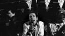 Los Sex Pistols: Sid Vicious, John Lydon y Steve Jones tocando en el Río Támesis. Foto: Bob Gruen / Sex Pistols Official.comm