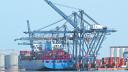 VERACRUZ, VERACRUZ, 11OCTUBRE2014.- Veracruz se consolida como el puerto logístico más importante de Latinoamérica pues mueve más del 30 por ciento de la carga marítima del país. Con una inversión de 60 mil millones de pesos se espera un aumento en un 300 por ciento, lo que se reflejará en un incremento del número de empleos. FOTO: ELIZABETH RUIZ /CUARTOSCURO.COM