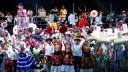 Bailarines de Oaxaca en el escenario del FIC.