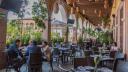 Luego de la agresión y la serie de clausuras, el sector restaurantero registró una caída de hasta 15% en las ventas.

Para más información del tema, visita: https://www.eleconomista.com.mx/estados/ataque-armado-iniciativa-privada-queretaro-emite-pronunciamiento-20241111-733720.html

¡Síguenos en nuestras redes sociales para mantenerte informado!

Twitter: https://twitter.com/eleconomista 
Facebook: https://www.facebook.com/ElEconomista.mx
Instagram: https://www.instagram.com/eleconomistamx
LinkedIn: https://www.linkedin.com/company/el-economista/

#ElEconomista #EETV