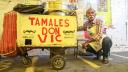 VICTOR ZARATE VENTA DE TAMALES RANCHEROS . FOTO : HUGO SALAZAR / EL ECONOMISTA