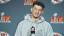 Patrick Mahomes está a un triunfo de ser el primer quarterback con tres títulos seguidos de Super Bowl. La receta de su éxito reside en su pasado en otro deporte y una alta creatividad mental.

Para más información del tema, visita: https://www.eleconomista.com.mx/deportes/formula-mahomes-improvisacion-fuerza-beisbol-20250206-745318.html

¡Síguenos en nuestras redes sociales para mantenerte informado!

Twitter: https://twitter.com/eleconomista 
Facebook: https://www.facebook.com/ElEconomista.mx
Instagram: https://www.instagram.com/eleconomistamx
LinkedIn: https://www.linkedin.com/company/el-economista/

#ElEconomista #EETV