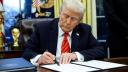 El presidente de Estados Unidos, Donald Trump, firma decretos para imponer aranceles a importaciones de acero.