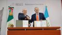 El canciller Juan Ramón de la Fuente (derecha) y el ministro de Relaciones Exteriores de Guatemala, Carlos Ramiro Martínez (izquierda).