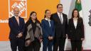 El gobierno de México anunció que la empresa Home Depot, realizará una inversión de más de 1,300 millones de dólares en México entre 2025 y 2028, con el objetivo de fortalecer su presencia en el país y aumentar su contenido de proveeduría nacional. 

Para más información del tema, visita: https://www.eleconomista.com.mx/empresas/sheinbaum-anuncia-inversion-1-300-millones-dolares-home-depot-mexico-20250227-748223.html 

¡Síguenos en nuestras redes sociales para mantenerte informado! 

Twitter: https://twitter.com/eleconomista 
Facebook: https://www.facebook.com/ElEconomista.mx 
Instagram: https://www.instagram.com/eleconomistamx 
LinkedIn: https://www.linkedin.com/company/el-economista/ 

#ElEconomista #EETV