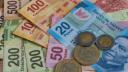 La divisa local cede un poco de terreno tras conocer un reporte local de inflación que apoya las apuestas sobre otro recorte de tasas de interés significativo en la próxima decisión del Banco de México.