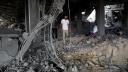 Palestinos inspeccionan los escombros de una vivienda en Jabalia, tras los bomarbeos israelís. Foto: Reuters