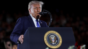 En unos vertiginosos primeros tres meses, Trump ejerció el poder ejecutivo como ningún otro presidente moderno, firmando más de 140 órdenes sobre inmigración, guerra cultural y recortes de la burocracia federal.

Para más información del tema, visita: https://www.eleconomista.com.mx/internacionales/donald-trump-viene-dificil-proximos-100-dias-popularidad-baja-complicara-tarea-20250503-757509.html

¡Síguenos en nuestras redes sociales para mantenerte informado!

Twitter: https://twitter.com/eleconomista 
Facebook: https://www.facebook.com/ElEconomista.mx
Instagram: https://www.instagram.com/eleconomistamx
LinkedIn: https://www.linkedin.com/company/el-economista/

#ElEconomista #EETV