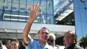 Jair Bolsonaro recibió el alta médica y abandonó el domingo el hospital en Brasilia donde se sometió hace tres semanas a una cirugía abdominal, pero el expresidente brasileño, que aspira volver al poder, deberá evitar las aglomeraciones, según sus médicos.

¡Síguenos en nuestras redes sociales para mantenerte informado!

Twitter: https://twitter.com/eleconomista 
Facebook: https://www.facebook.com/ElEconomista.mx
Instagram: https://www.instagram.com/eleconomistamx
LinkedIn: https://www.linkedin.com/company/el-economista/

#ElEconomista #EETV