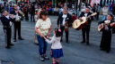 Mariachis y festejos por el Día de las Madres.
