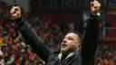 Antonio Mohamed, DT de los Diablos de Toluca, festeja el pase a semifinales al derrotar  a la escuadra de los Rayados de Monterrey.