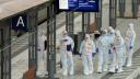 Agentes de la policía forense investigan en el andén de la estación central de Hamburgo.