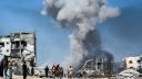 Más de medio centenar de personas murieron el lunes por bombardeos israelíes en Gaza, según reportó la Defensa Civil palestina, de las cuales 33 se encontraban en una escuela que albergaba a desplazados, donde el ejército israelí dijo que había "terroristas de alto perfil".

¡Síguenos en nuestras redes sociales para mantenerte informado!

Twitter: https://twitter.com/eleconomista 
Facebook: https://www.facebook.com/ElEconomista.mx
Instagram: https://www.instagram.com/eleconomistamx
LinkedIn: https://www.linkedin.com/company/el-economista/

#ElEconomista #EETV