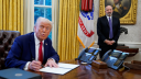 El presidente de Estados Unidos, Donald Trump, dijo este viernes que tres funcionarios de su gabinete se reunirán con representantes de China en Londres el próximo lunes 9 de junio para discutir un acuerdo comercial.

Para más información del tema, visita: https://www.eleconomista.com.mx/empresas/trump-adelanta-bessent-lutnick-greer-tendran-platicas-comerciales-china-londres-20250606-762566.html

¡Síguenos en nuestras redes sociales para mantenerte informado!

Twitter: https://twitter.com/eleconomista 
Facebook: https://www.facebook.com/ElEconomista.mx
Instagram: https://www.instagram.com/eleconomistamx
LinkedIn: https://www.linkedin.com/company/el-economista/
T

#ElEconomista #EETV #China #Trump