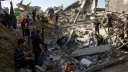 Al menos 36 personas murieron este sábado por ataques de las fuerzas israelíes en la Franja de Gaza, seis de ellas por disparos cerca de un centro de distribución de una fundación apoyada por Estados Unidos, anunció la Defensa Civil del territorio palestino.

¡Síguenos en nuestras redes sociales para mantenerte informado!

Twitter: https://twitter.com/eleconomista 
Facebook: https://www.facebook.com/ElEconomista.mx
Instagram: https://www.instagram.com/eleconomistamx
LinkedIn: https://www.linkedin.com/company/el-economista/
T

#ElEconomista #EETV