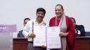 Un abogado indígena presidirá la Corte Suprema de México, dominada por una mayoría afín al oficialismo de izquierda, confirmó este domingo el Instituto Nacional Electoral (INE) en una ceremonia donde se hablaron dos lenguas originarias, además del español.

¡Síguenos en nuestras redes sociales para mantenerte informado!

Twitter: https://twitter.com/eleconomista 
Facebook: https://www.facebook.com/ElEconomista.mx
Instagram: https://www.instagram.com/eleconomistamx
LinkedIn: https://www.linkedin.com/company/el-economista/

#ElEconomista #EETV