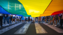 La Confederación de Cámaras Nacionales de Comercio, Servicios y Turismo espera una derrama de 3,000 millones de pesos durante las actividades del Mes del Orgullo LGBTTIQ+ 2025.

Para más información del tema, visita: https://www.eleconomista.com.mx/empresas/comerciantes-preven-derrama-economica-3-000-millones-pesos-marcha-orgullo-gay-20250618-764313.html

¡Síguenos en nuestras redes sociales para mantenerte informado!

Twitter: https://twitter.com/eleconomista 
Facebook: https://www.facebook.com/ElEconomista.mx
Instagram: https://www.instagram.com/eleconomistamx
LinkedIn: https://www.linkedin.com/company/el-economista/

#ElEconomista #EETV