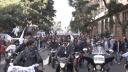 Bajo el lema "Argentina con Cristina", decenas de miles de simpatizantes de la expresidenta Cristina Kirchner entonaban cánticos peronistas y tocaban tambores este miércoles en apoyo a su líder de centroizquierda, quien desde la víspera cumple seis años de prisión domiciliaria por corrupción.