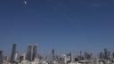 Un misil lanzado desde Irán es interceptad en Tel Aviv, Israel.