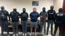Momento de la detención de 'Fito', líder de la banda criminal Los Choneros, en Ecuador, una imagen difundida por las autoridades.