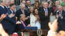 "Entramos en la era dorada de Estados Unidos", aseguró el presidente de Estados Unidos.

Para más información del tema, visita: https://www.eleconomista.com.mx/economia/donald-trump-promulga-emblematica-ley-presupuesto-dia-independencia-eu-20250704-766775.html

¡Síguenos en nuestras redes sociales para mantenerte informado!

Twitter: https://twitter.com/eleconomista 
Facebook: https://www.facebook.com/ElEconomista.mx
Instagram: https://www.instagram.com/eleconomistamx
LinkedIn: https://www.linkedin.com/company/el-economista/

#ElEconomista #EETV