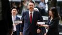 El juez superior del Tribunal del Distrito Central de Seúl, Nam Se Jin, ha emitido la orden alegando preocupaciones de que el expresidente surcoreano pueda destruir pruebas en el marco de la investigación en su contra, según ha recogido Yonhap.