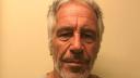 La percepción de falta de transparencia en las investigaciones judiciales sobre el delincuente sexual Jeffrey Epstein ha creado una brecha entre el presidente Donald Trump y su base republicana, que hasta ahora le juraba lealtad.

Para más información del tema, visita: https://www.eleconomista.com.mx/internacionales/trump-presion-archivos-epstein-20250716-768408.html

¡Síguenos en nuestras redes sociales para mantenerte informado!

Twitter: https://twitter.com/eleconomista 
Facebook: https://www.facebook.com/ElEconomista.mx
Instagram: https://www.instagram.com/eleconomistamx
LinkedIn: https://www.linkedin.com/company/el-economista/

#ElEconomista #EETV