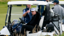 Trump llegó a Escocia el viernes y cientos de personas presenciaron la llegada a Glasgow del Air Force One, el avión presidencial.

Para más información del tema, visita: https://www.eleconomista.com.mx/internacionales/trump-juega-golf-escocia-persisten-interrogantes-sobre-epstein-20250726-769924.html

¡Síguenos en nuestras redes sociales para mantenerte informado!

Twitter: https://twitter.com/eleconomista 
Facebook: https://www.facebook.com/ElEconomista.mx
Instagram: https://www.instagram.com/eleconomistamx
LinkedIn: https://www.linkedin.com/company/el-economista/
T

#ElEconomista #EETV