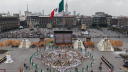 Las palabras de la mandataria fueron parte del acto inaugural de la muestra "Siete siglos de fundación de México-Tenochtitlan", una exhibición de reproducciones de figuras arqueológicas de gran tamaño y réplicas de monumentos históricos ubicada en el Zócalo, la principal plaza de la capital mexicana.

Para más información del tema, visita: https://www.eleconomista.com.mx/politica/700-anos-fundacion-tenochtitlan-esperanza-ruina-sheinbaum-20250726-769929.html

¡Síguenos en nuestras redes sociales para mantenerte informado!
Twitter: https://twitter.com/eleconomista 
Facebook: https://www.facebook.com/ElEconomista.mx
Instagram: https://www.instagram.com/eleconomistamx
LinkedIn: https://www.linkedin.com/company/el-economista/
T

#ElEconomista #EETV