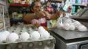 La inflación en México se ubicó en 3.5%, su nivel más bajo desde 2020; sin embargo, productos clave de la canasta básica como el huevo, la lechuga y el transporte aéreo registraron incrementos.

Para más información del tema, visita: https://www.eleconomista.com.mx/finanzaspersonales/productos-canasta-basica-subieron-bajaron-julio-20250807-771807.html

Twitter: https://twitter.com/eleconomista   
Sitio web: https://www.eleconomista.com.mx/   
Facebook: https://www.facebook.com/ElEconomista.mx   
 
#ElEconomista#EETV