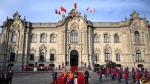 Guardias de honor esperan la llegada del presidente de China, Xi Jinping, para reunirse con la presidenta de Perú, Dina Boluarte, en el palacio de gobierno