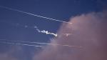 Estelas e intercepciones de cohetes en el cielo sobre la ciudad israelí de Netanya.