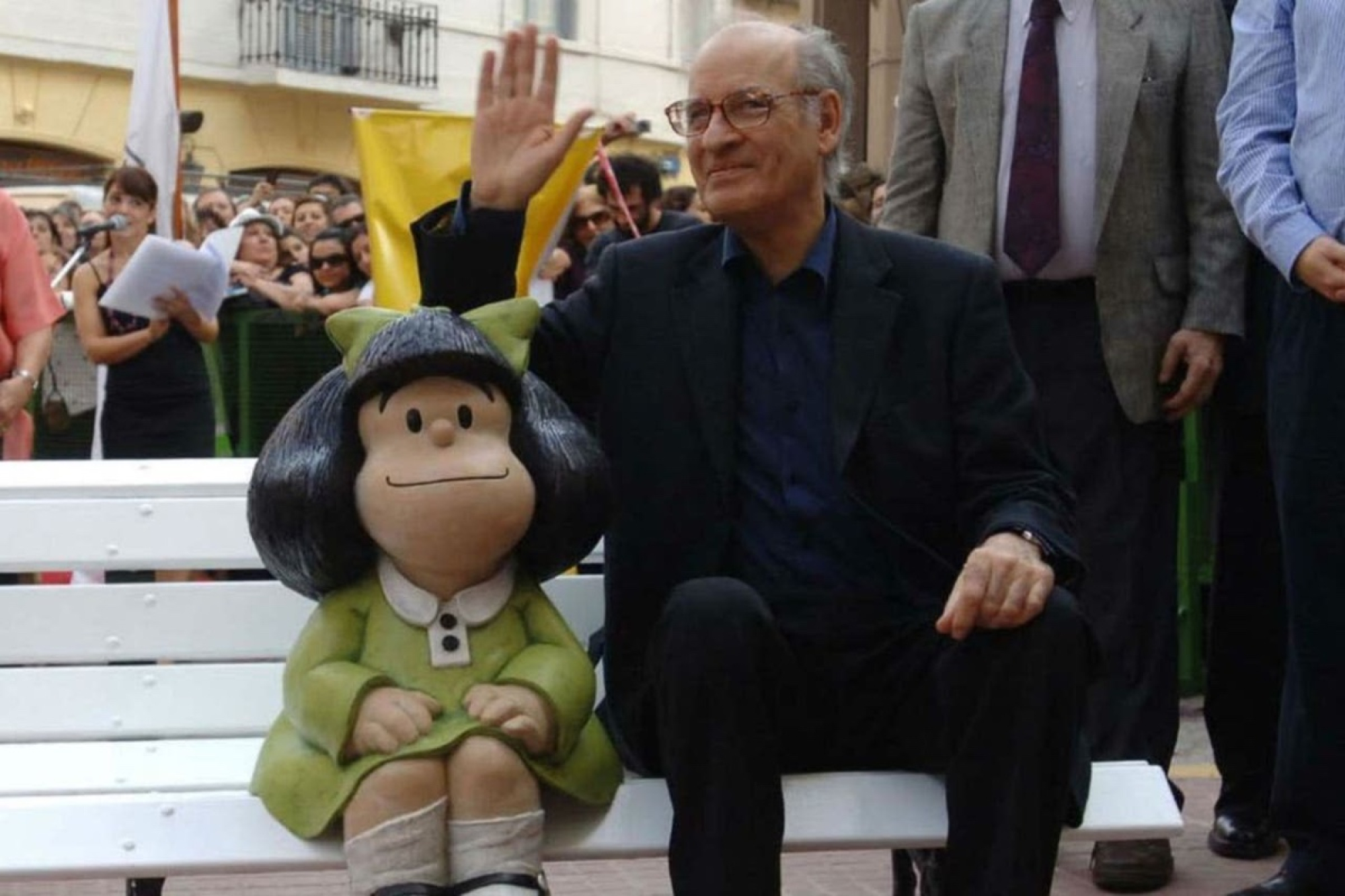 Quino en la inauguración de la escultura de Mafalda en 2009